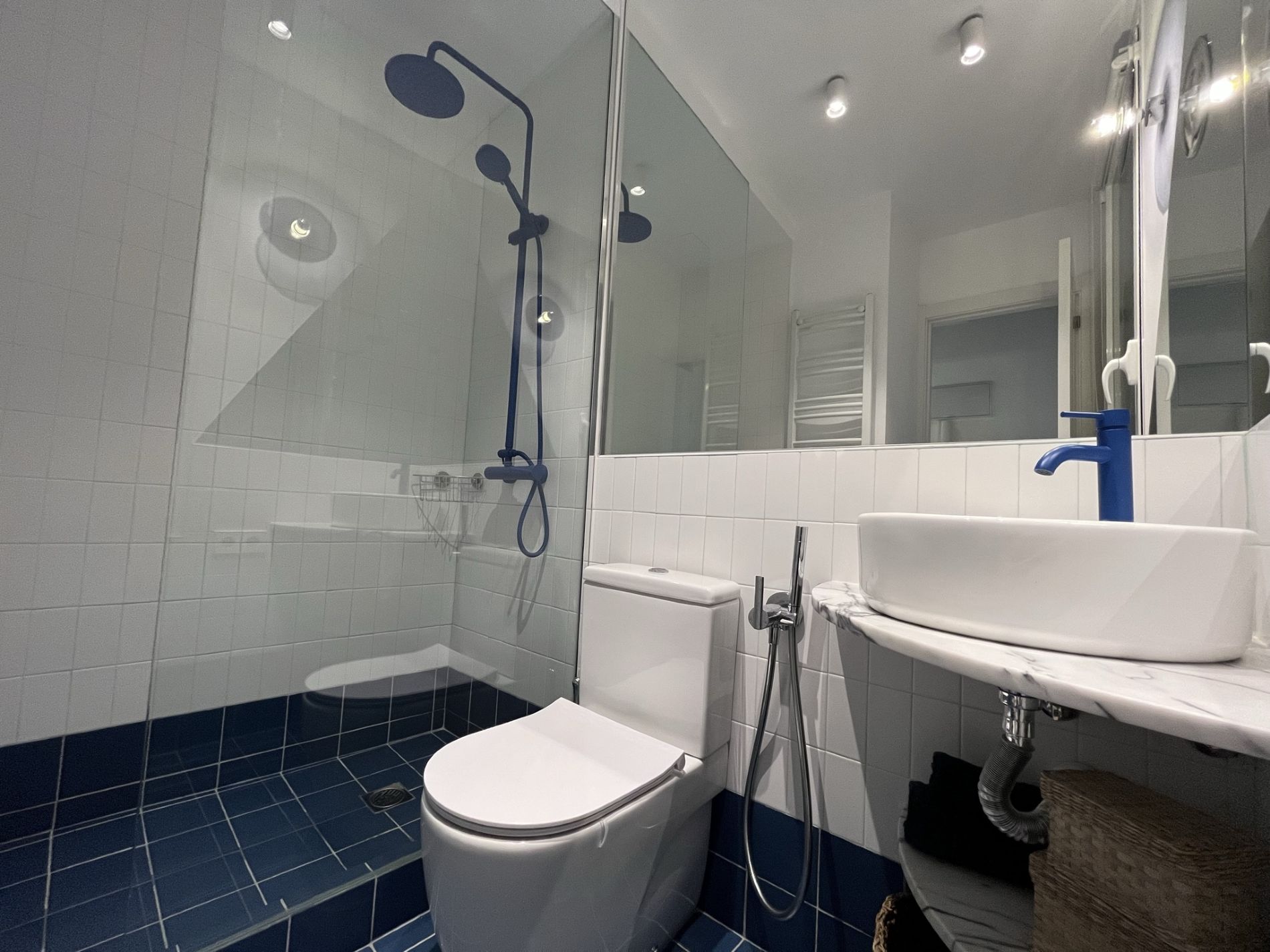 Baño reformado con mueble a medida